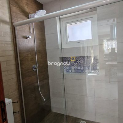 Casa com 140m², 3 quartos (sendo 1 suíte), 2 garagens, no bairro Sambaqui em Florianópolis