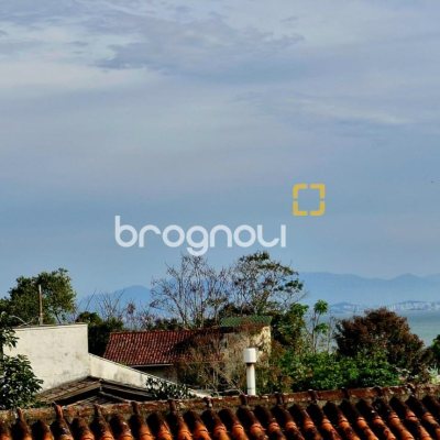 Casa com 140m², 3 quartos (sendo 1 suíte), 2 garagens, no bairro Sambaqui em Florianópolis
