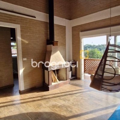 Casa com 140m², 3 quartos (sendo 1 suíte), 2 garagens, no bairro Sambaqui em Florianópolis