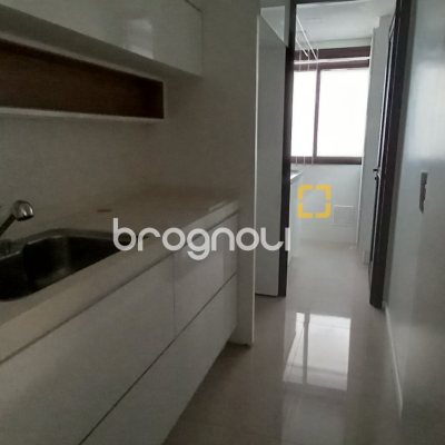 Apartamento com 68m², 2 quartos (sendo 1 suíte), 2 garagens, no bairro Itacorubi em Florianópolis