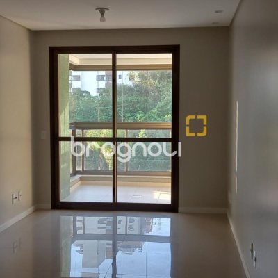 Apartamento com 68m², 2 quartos (sendo 1 suíte), 2 garagens, no bairro Itacorubi em Florianópolis