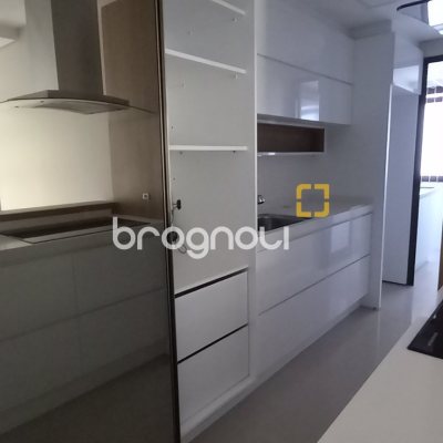 Apartamento com 68m², 2 quartos (sendo 1 suíte), 2 garagens, no bairro Itacorubi em Florianópolis