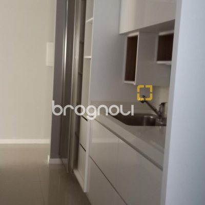 Apartamento com 68m², 2 quartos (sendo 1 suíte), 2 garagens, no bairro Itacorubi em Florianópolis