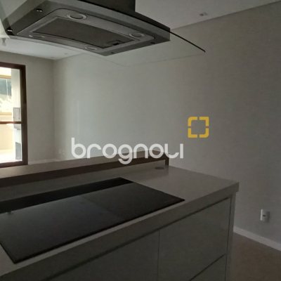 Apartamento com 68m², 2 quartos (sendo 1 suíte), 2 garagens, no bairro Itacorubi em Florianópolis