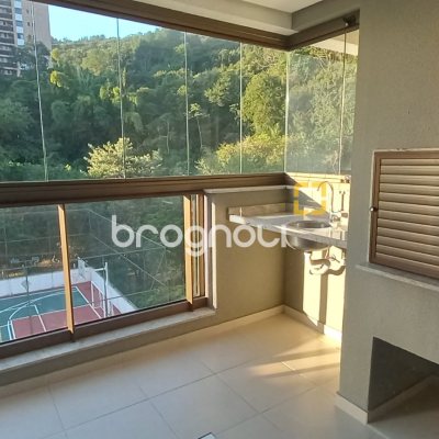 Apartamento com 68m², 2 quartos (sendo 1 suíte), 2 garagens, no bairro Itacorubi em Florianópolis