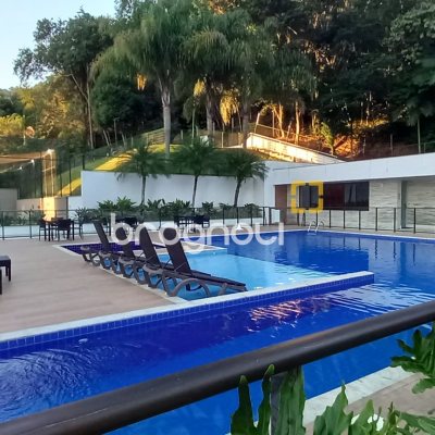 Apartamento com 68m², 2 quartos (sendo 1 suíte), 2 garagens, no bairro Itacorubi em Florianópolis