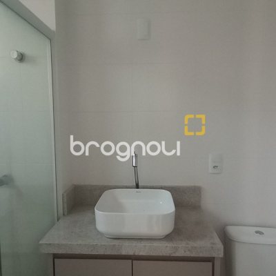 Apartamento com 68m², 2 quartos (sendo 1 suíte), 2 garagens, no bairro Itacorubi em Florianópolis
