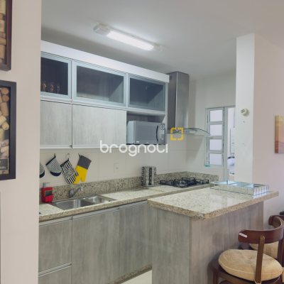 Apartamento com 68m², 2 quartos (sendo 1 suíte), 1 garagem, no bairro Capoeiras em Florianópolis