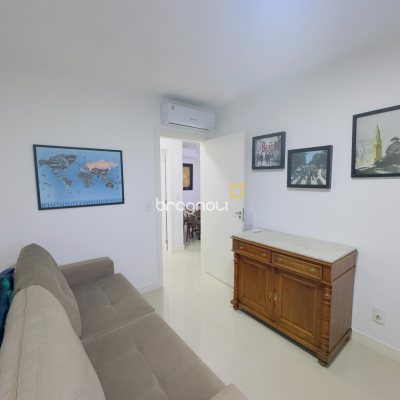 Apartamento com 68m², 2 quartos (sendo 1 suíte), 1 garagem, no bairro Capoeiras em Florianópolis