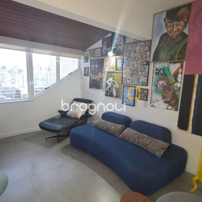Cobertura com 131m², 2 quartos (sendo 1 suíte), 2 garagens, no bairro Centro em Florianópolis