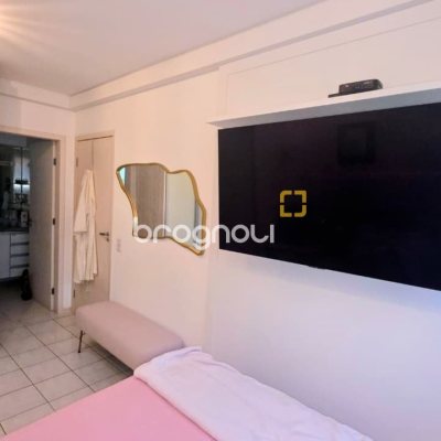 Cobertura com 131m², 2 quartos (sendo 1 suíte), 2 garagens, no bairro Centro em Florianópolis