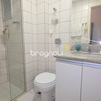 Cobertura com 131m², 2 quartos (sendo 1 suíte), 2 garagens, no bairro Centro em Florianópolis