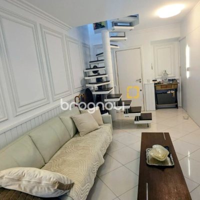 Cobertura com 131m², 2 quartos (sendo 1 suíte), 2 garagens, no bairro Centro em Florianópolis