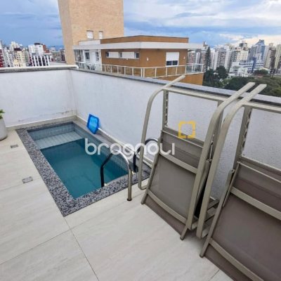 Cobertura com 131m², 2 quartos (sendo 1 suíte), 2 garagens, no bairro Centro em Florianópolis
