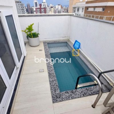 Cobertura com 131m², 2 quartos (sendo 1 suíte), 2 garagens, no bairro Centro em Florianópolis