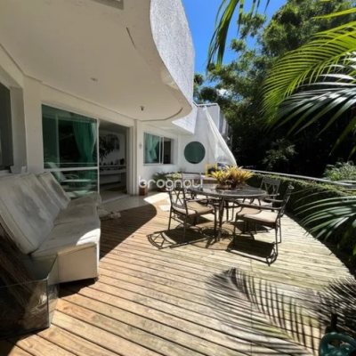 Casa com 390m², 3 quartos (sendo 2 suítes), 2 garagens, no bairro Lagoa da Conceição em Florianópolis