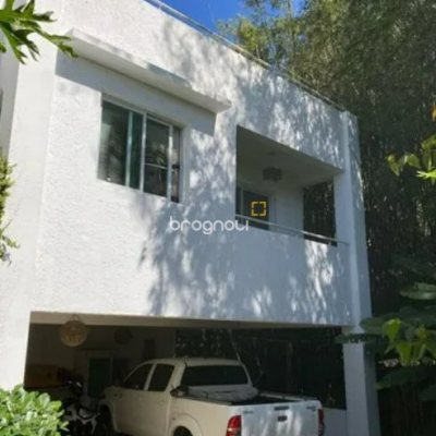 Casa com 390m², 3 quartos (sendo 2 suítes), 2 garagens, no bairro Lagoa da Conceição em Florianópolis