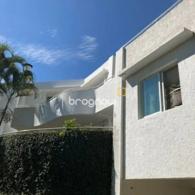Casa com 390m², 3 quartos (sendo 2 suítes), 2 garagens, no bairro Lagoa da Conceição em Florianópolis