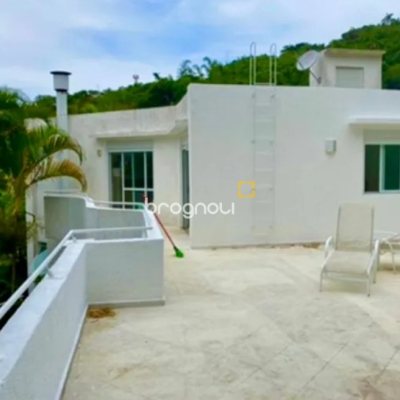 Casa com 390m², 3 quartos (sendo 2 suítes), 2 garagens, no bairro Lagoa da Conceição em Florianópolis