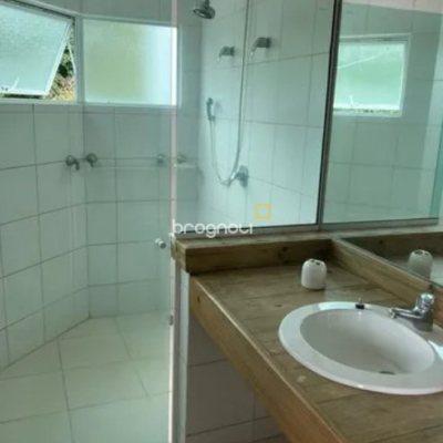 Casa com 390m², 3 quartos (sendo 2 suítes), 2 garagens, no bairro Lagoa da Conceição em Florianópolis
