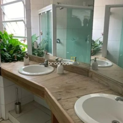 Casa com 390m², 3 quartos (sendo 2 suítes), 2 garagens, no bairro Lagoa da Conceição em Florianópolis
