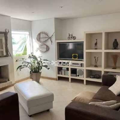 Casa com 390m², 3 quartos (sendo 2 suítes), 2 garagens, no bairro Lagoa da Conceição em Florianópolis