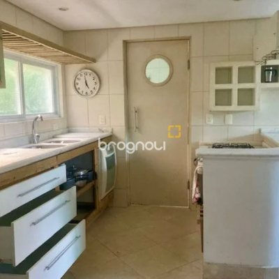 Casa com 390m², 3 quartos (sendo 2 suítes), 2 garagens, no bairro Lagoa da Conceição em Florianópolis