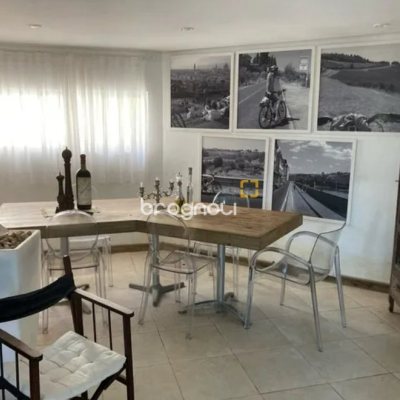 Casa com 390m², 3 quartos (sendo 2 suítes), 2 garagens, no bairro Lagoa da Conceição em Florianópolis