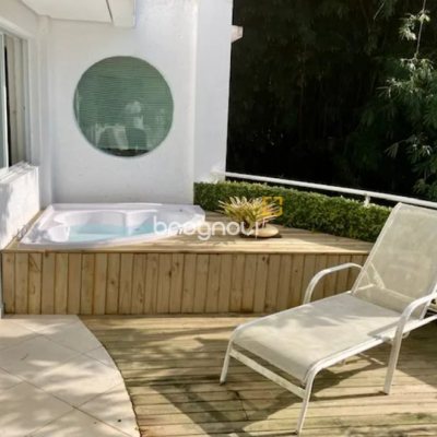 Casa com 390m², 3 quartos (sendo 2 suítes), 2 garagens, no bairro Lagoa da Conceição em Florianópolis