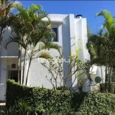Casa com 390m², 3 quartos (sendo 2 suítes), 2 garagens, no bairro Lagoa da Conceição em Florianópolis