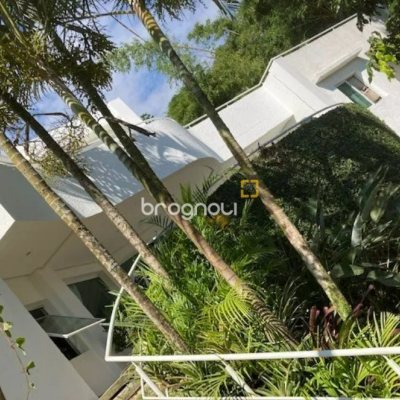 Casa com 390m², 3 quartos (sendo 2 suítes), 2 garagens, no bairro Lagoa da Conceição em Florianópolis