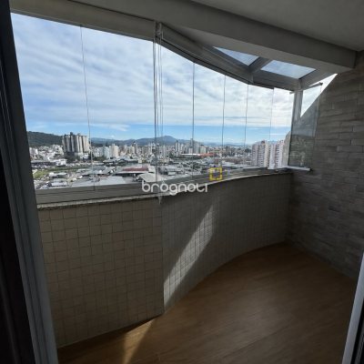 Apartamento com 71m², 2 quartos (sendo 1 suíte), 1 garagem, no bairro Barreiros em São José
