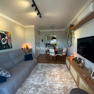 Apartamento com 71m², 2 quartos (sendo 1 suíte), 1 garagem, no bairro Barreiros em São José