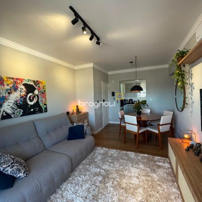 Apartamento com 71m², 2 quartos (sendo 1 suíte), 1 garagem, no bairro Barreiros em São José