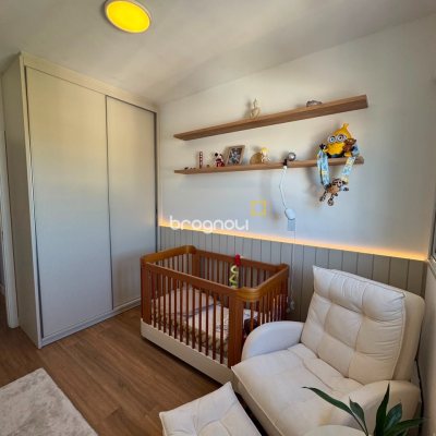 Apartamento com 71m², 2 quartos (sendo 1 suíte), 1 garagem, no bairro Barreiros em São José