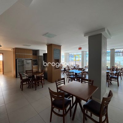 Apartamento com 71m², 2 quartos (sendo 1 suíte), 1 garagem, no bairro Barreiros em São José