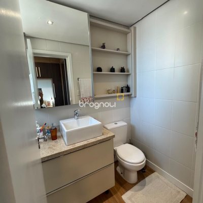 Apartamento com 71m², 2 quartos (sendo 1 suíte), 1 garagem, no bairro Barreiros em São José
