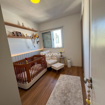Apartamento com 71m², 2 quartos (sendo 1 suíte), 1 garagem, no bairro Barreiros em São José