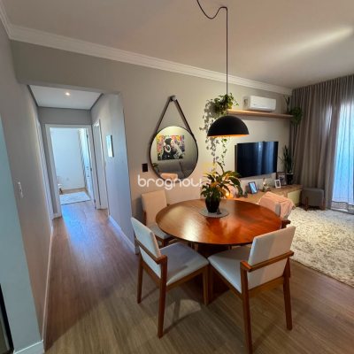 Apartamento com 71m², 2 quartos (sendo 1 suíte), 1 garagem, no bairro Barreiros em São José