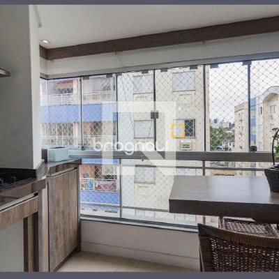 Apartamento com 64m², 2 quartos (sendo 1 suíte), 1 garagem, no bairro Estreito em Florianópolis