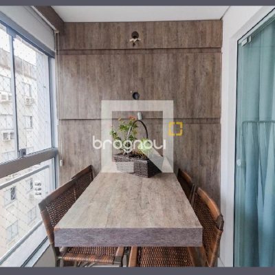 Apartamento com 64m², 2 quartos (sendo 1 suíte), 1 garagem, no bairro Estreito em Florianópolis