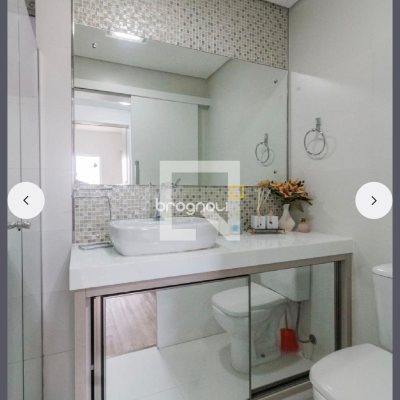 Apartamento com 64m², 2 quartos (sendo 1 suíte), 1 garagem, no bairro Estreito em Florianópolis