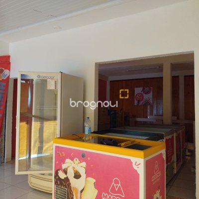 Casa Comercial com 400m², no bairro Daniela em Florianópolis