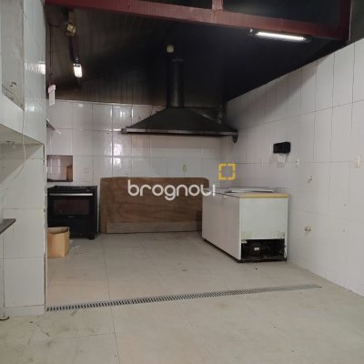 Casa Comercial com 400m², no bairro Daniela em Florianópolis