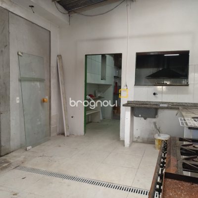 Casa Comercial com 400m², no bairro Daniela em Florianópolis