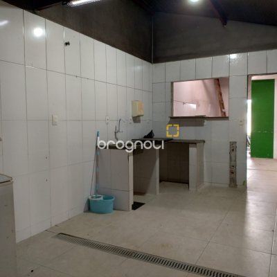 Casa Comercial com 400m², no bairro Daniela em Florianópolis