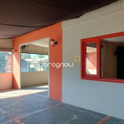 Casa Comercial com 400m², no bairro Daniela em Florianópolis