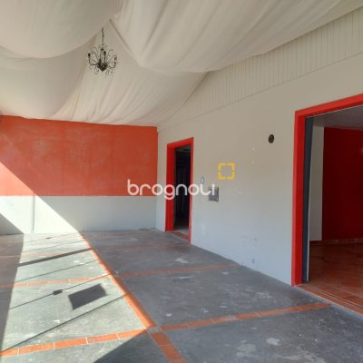 Casa Comercial com 400m², no bairro Daniela em Florianópolis
