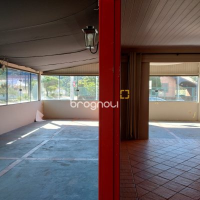Casa Comercial com 400m², no bairro Daniela em Florianópolis
