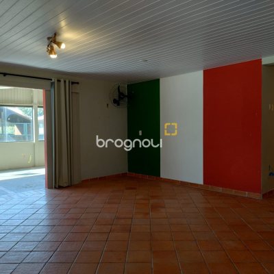 Casa Comercial com 400m², no bairro Daniela em Florianópolis